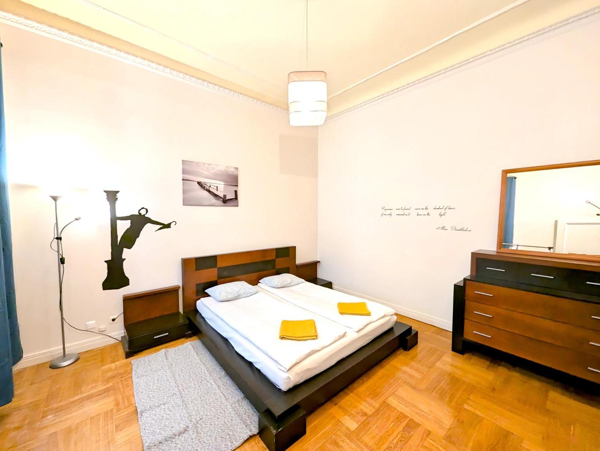 Dzirnavu Downtown In Center Apartment