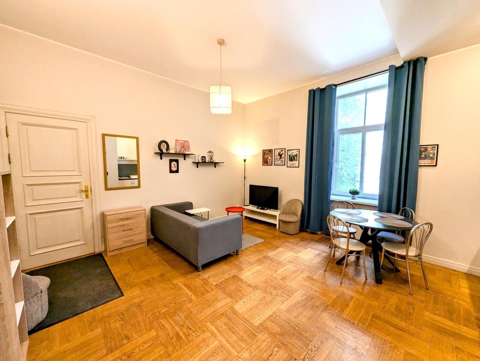 Dzirnavu Downtown In Center Apartment
